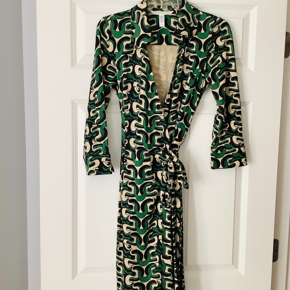 Diane Von Furstenberg Wrap Dress, Size 10, 100% Silk